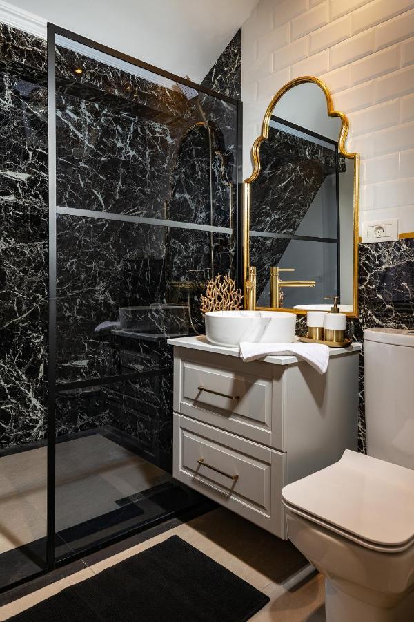 Qult - Invictus Apartment