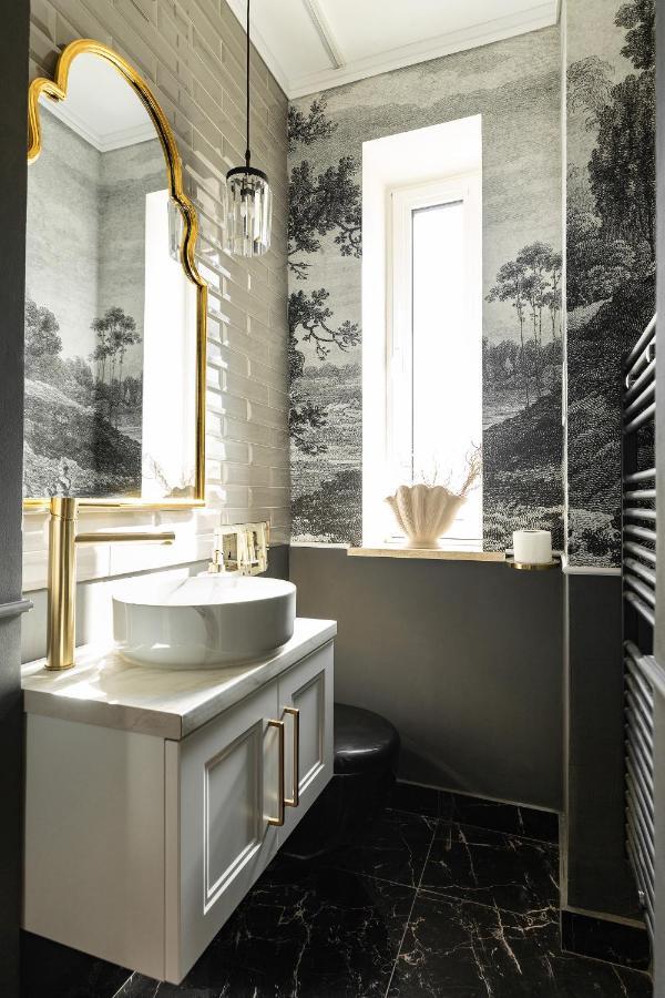 Qult - Invictus Apartment