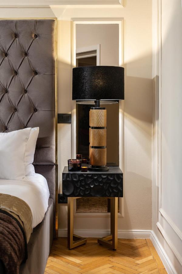 Qult - Invictus Apartment *