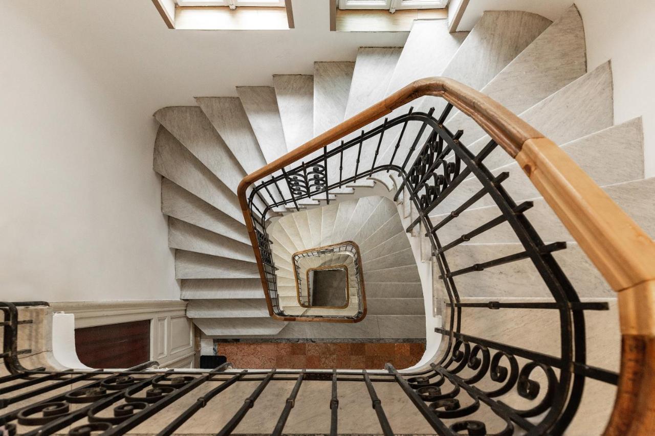 Qult - Invictus Apartment Bucharest