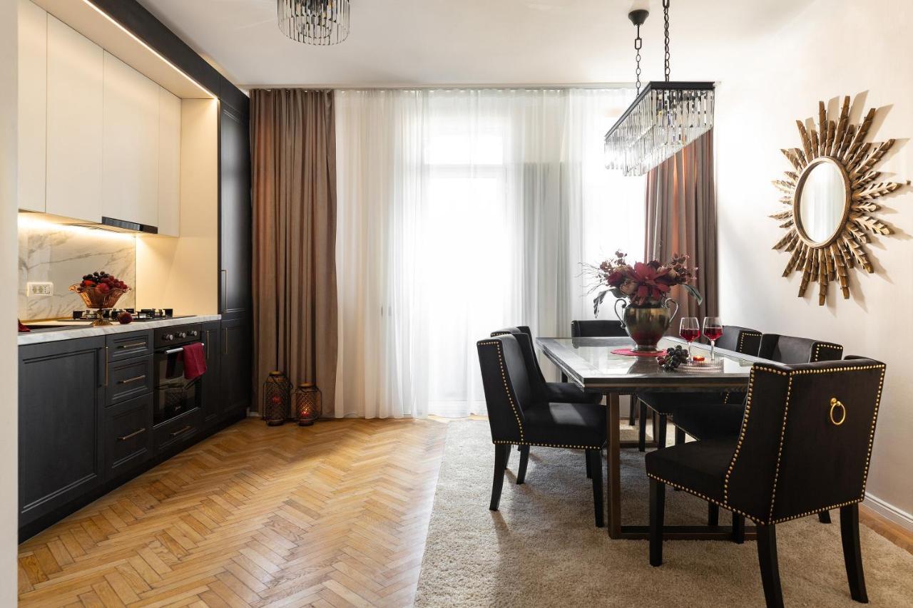 Qult - Invictus Apartment Bucharest