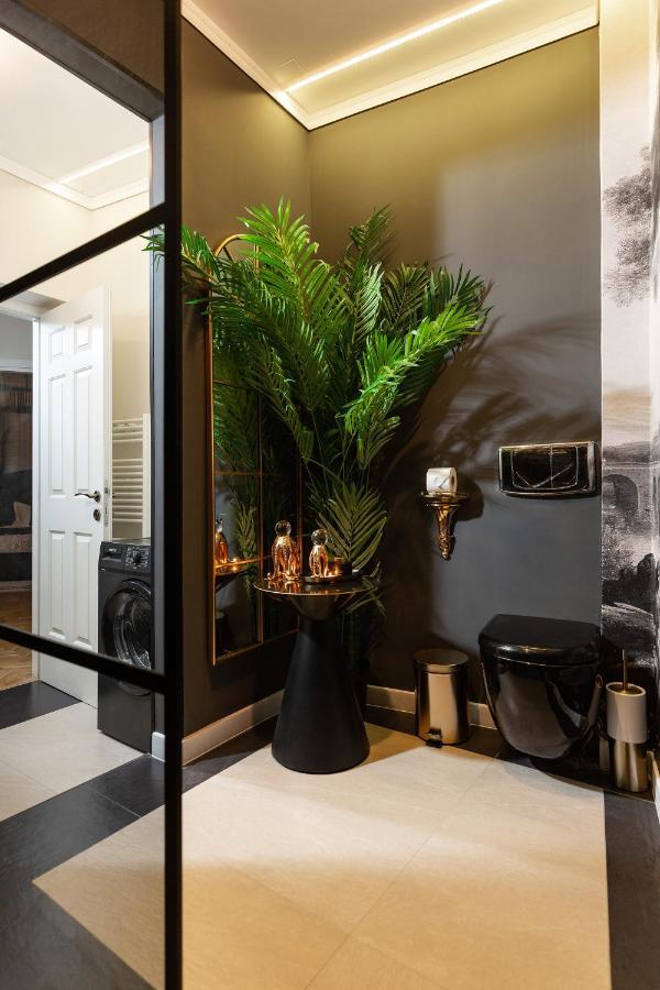 Apartment Qult - Invictus