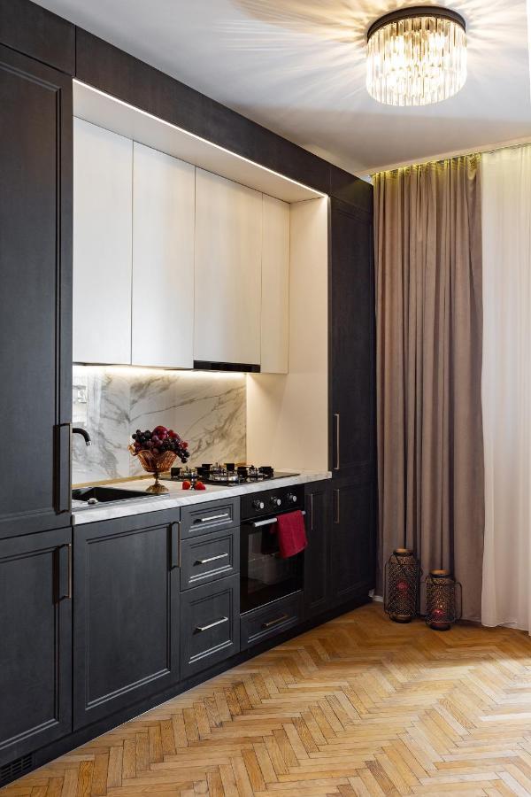 Apartment Qult - Invictus *