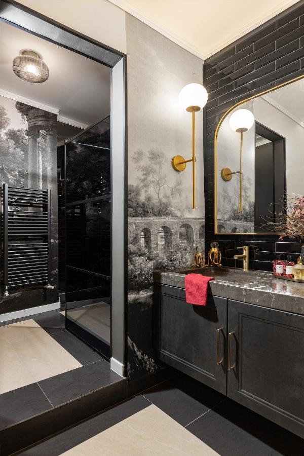 Qult - Invictus Apartment