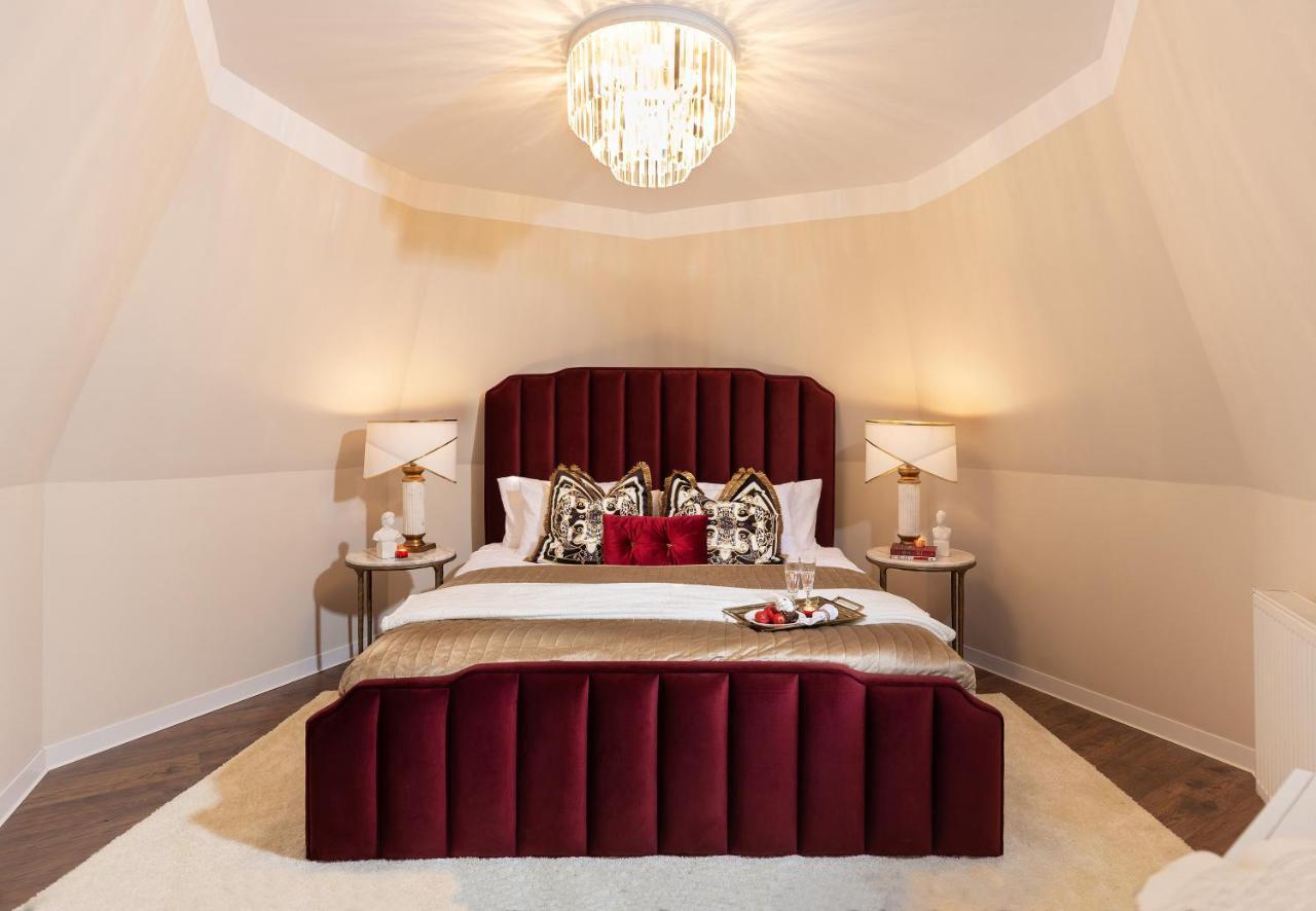Qult - Invictus Apartment Bucharest