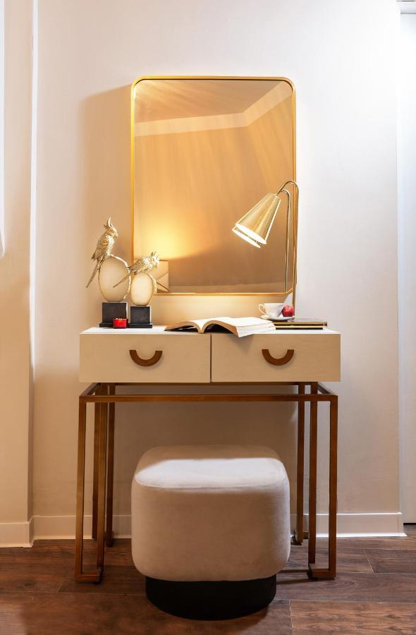 Qult - Invictus Apartment *