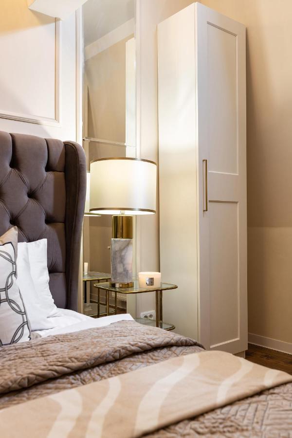 Qult - Invictus Apartment