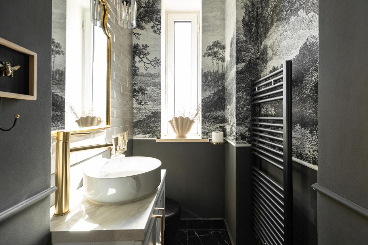 Qult - Invictus Apartment